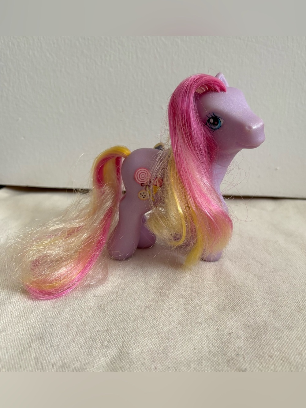Hasbro My Little Pony Triple Treat w/ Candy Accessory & Magnetic Hoof 2004